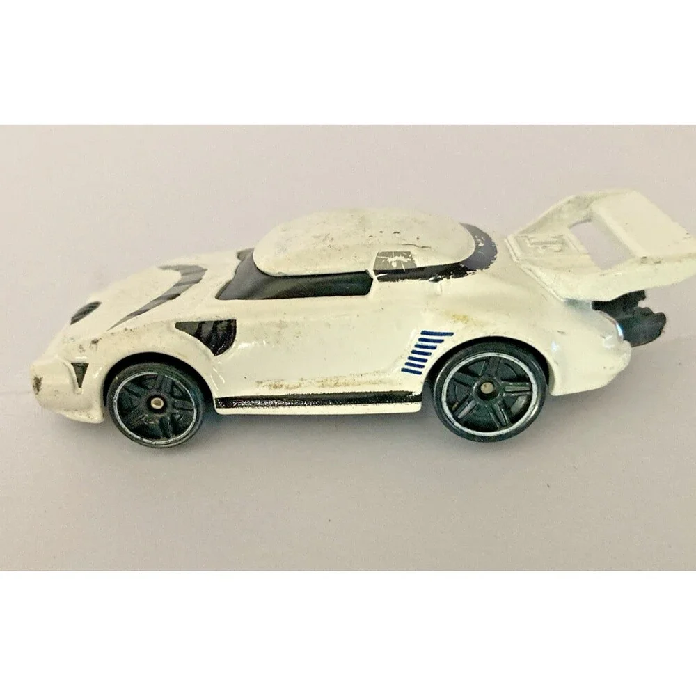 2014 Hot Wheels Star Wars Stormtrooper Character Car 1:64 White Black CGW43